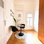 Kiraly Levente - Downtown Location With Ac *