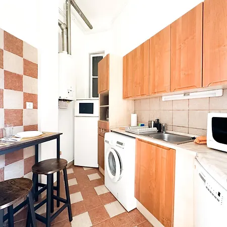 Kiraly Levente - Downtown Location With Ac Apartamento