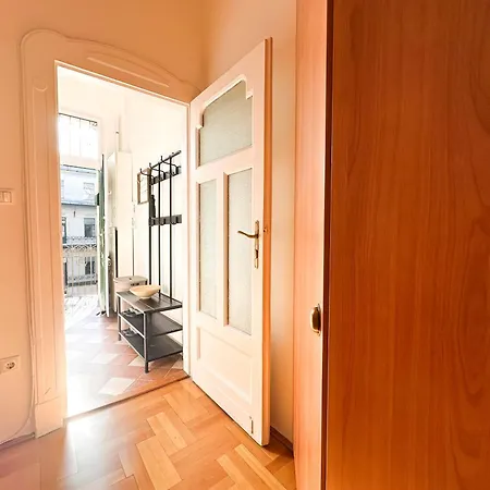 Kiraly Levente - Downtown Location With Ac * Budapeşte