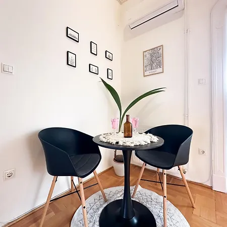 Kiraly Levente - Center Location Ac Апартаменты *