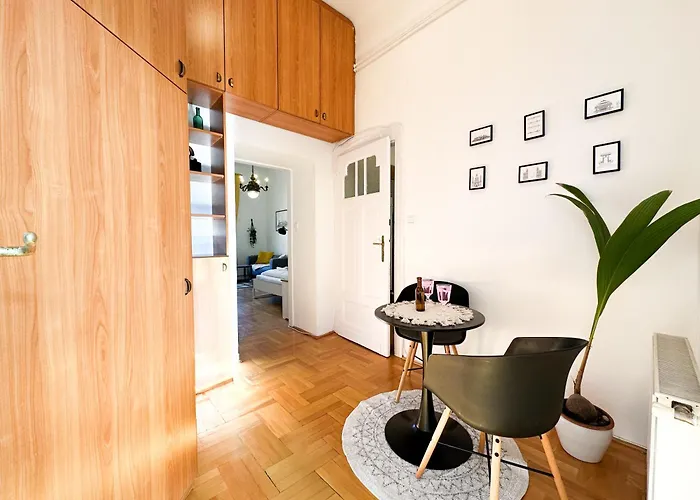 Kiraly Levente - Downtown Location With Ac
