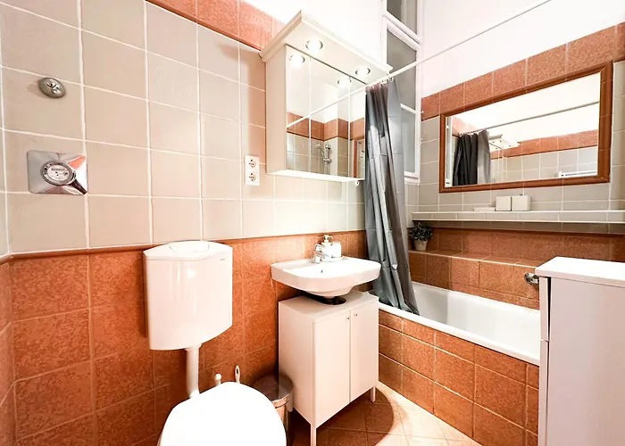 Apartament Kiraly Levente - Downtown Location With Ac