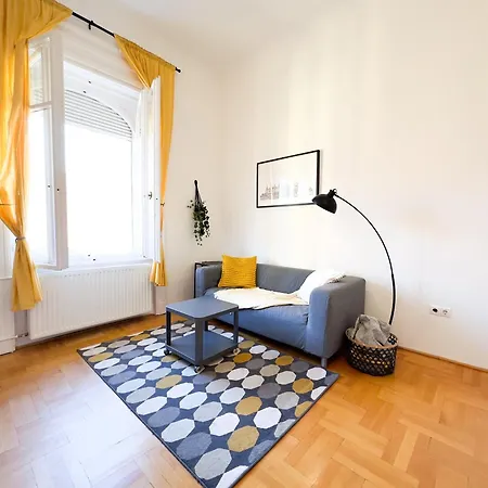 Kiraly Levente - Downtown Location With Ac