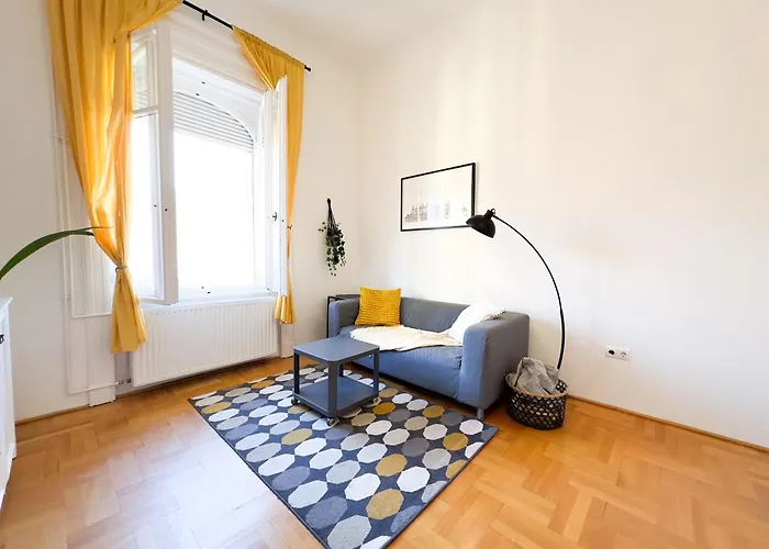 Kiraly Levente - Downtown Location With Ac
